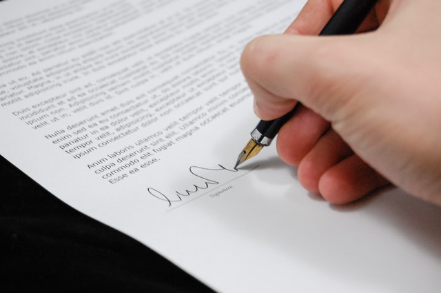 keep business out of legal trouble hand signing name on a legal binding contract